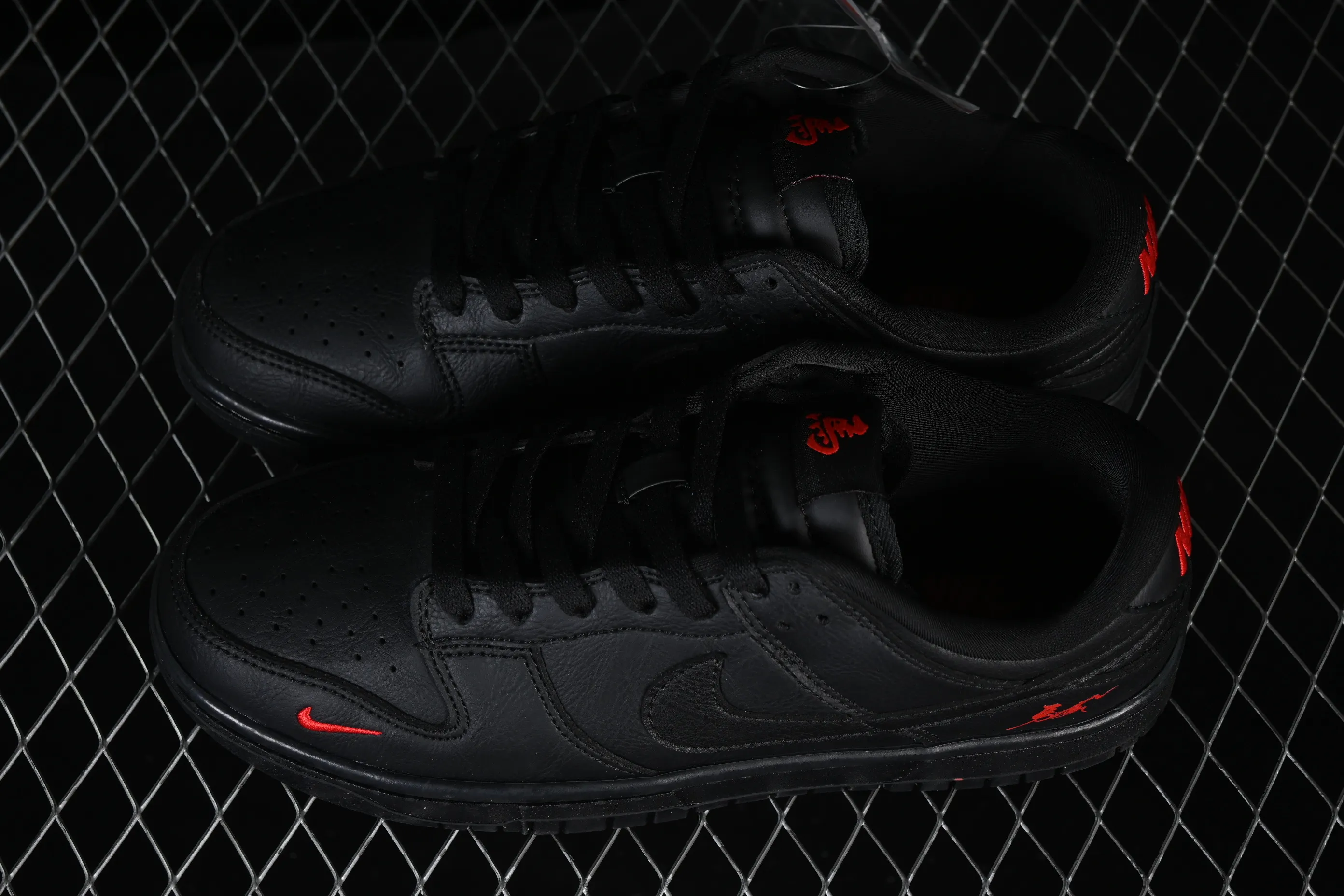 All categories Nk SB Dunk Series Nk SB Dunk Low High-end customized low-top sneakers Nike SB Dunk Low Year of the Horse limited edition black and red High-end customized low-top casual sneakers YF9511-925